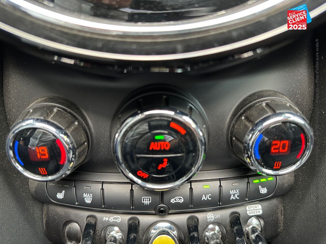 Véhicule d'occasion MINI MINI COOPER SE 184CH EDITION CAMDEN BVA 5CV chez Toyota Bar le Duc