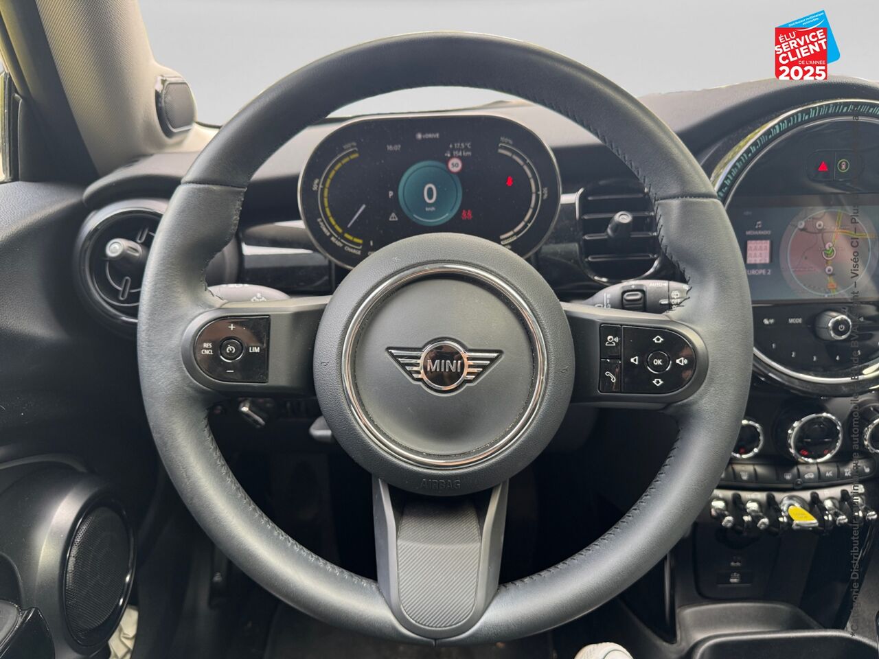 Véhicule d'occasion MINI MINI COOPER SE 184CH EDITION PREMIUM PLUS BVA 5CV chez MINI Lons-Le-Saunier