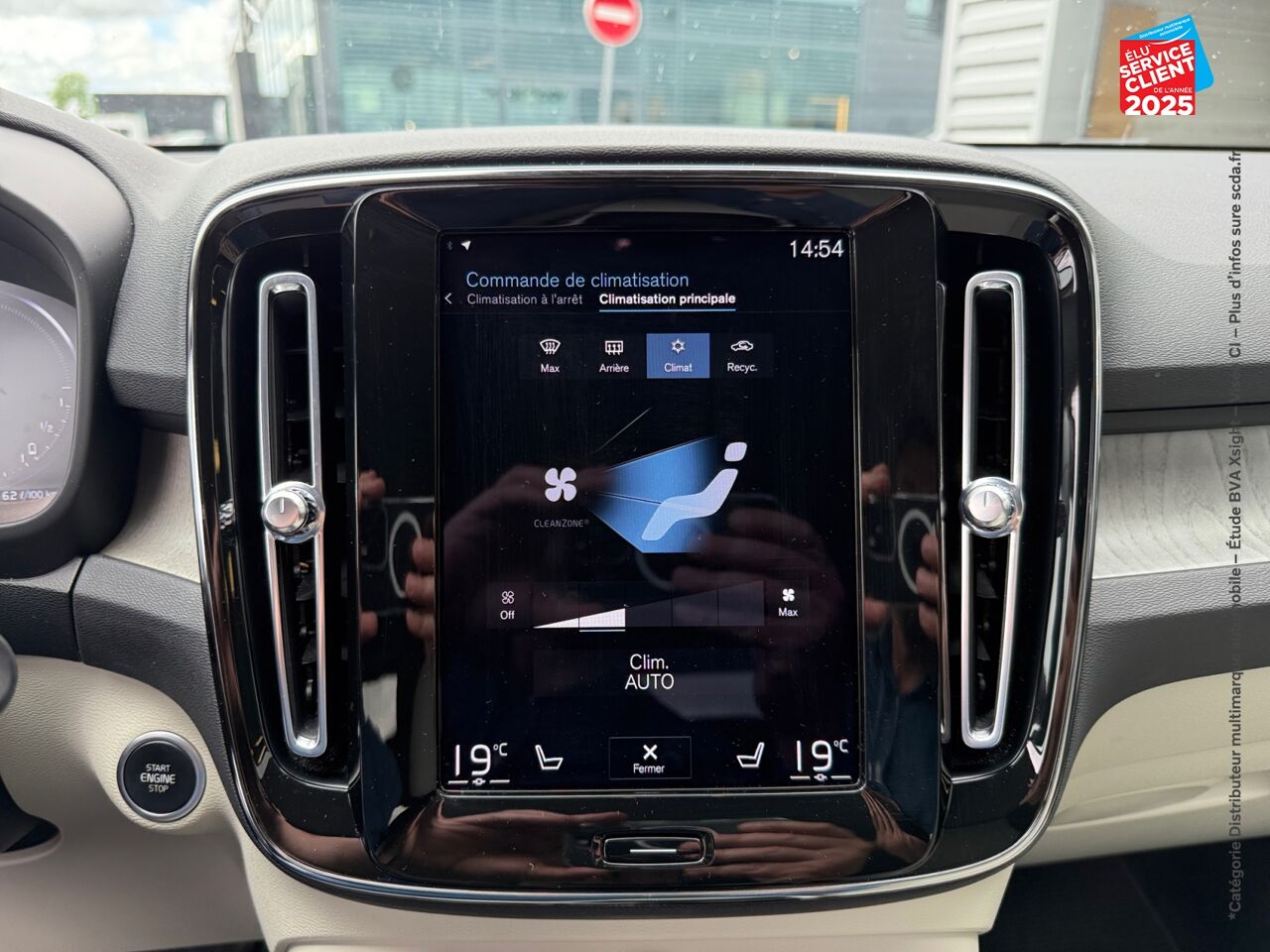 Véhicule d'occasion VOLVO XC40 T5 RECHARGE 180 + 82CH INSCRIPTION DCT 7 chez Renault Colmar