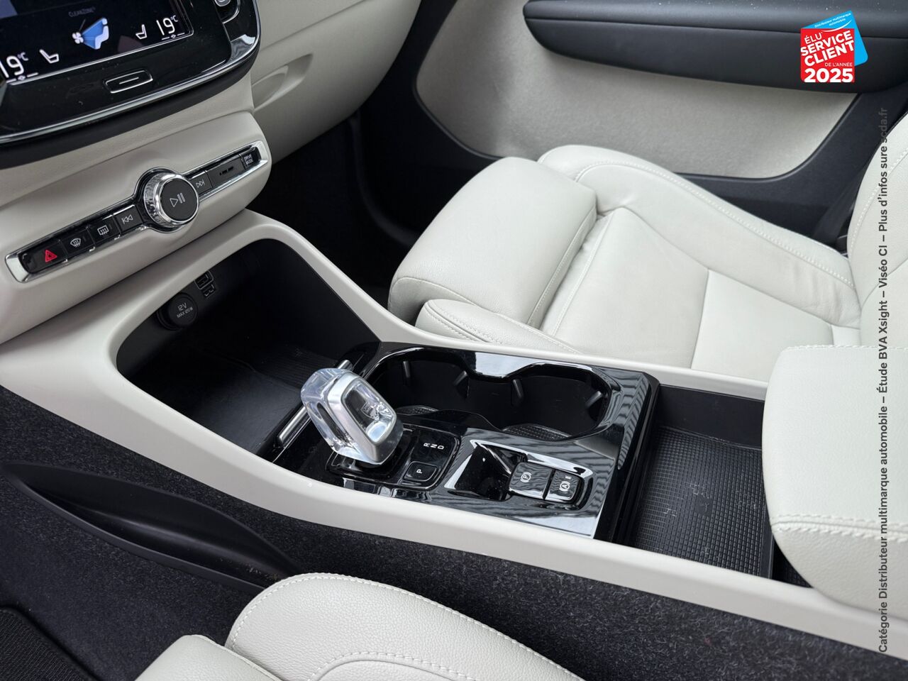 Véhicule d'occasion VOLVO XC40 T5 RECHARGE 180 + 82CH INSCRIPTION DCT 7 chez Renault Colmar