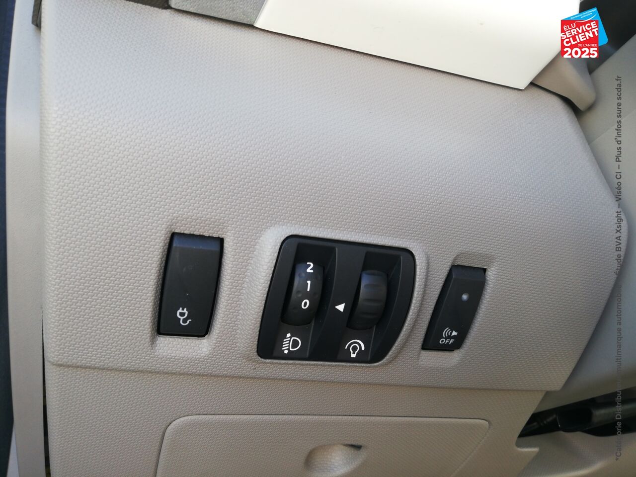 Véhicule d'occasion RENAULT ZOE ZEN CHARGE NORMALE R90 ACHAT INTEGRAL MY19 GPS chez HESS Automobile