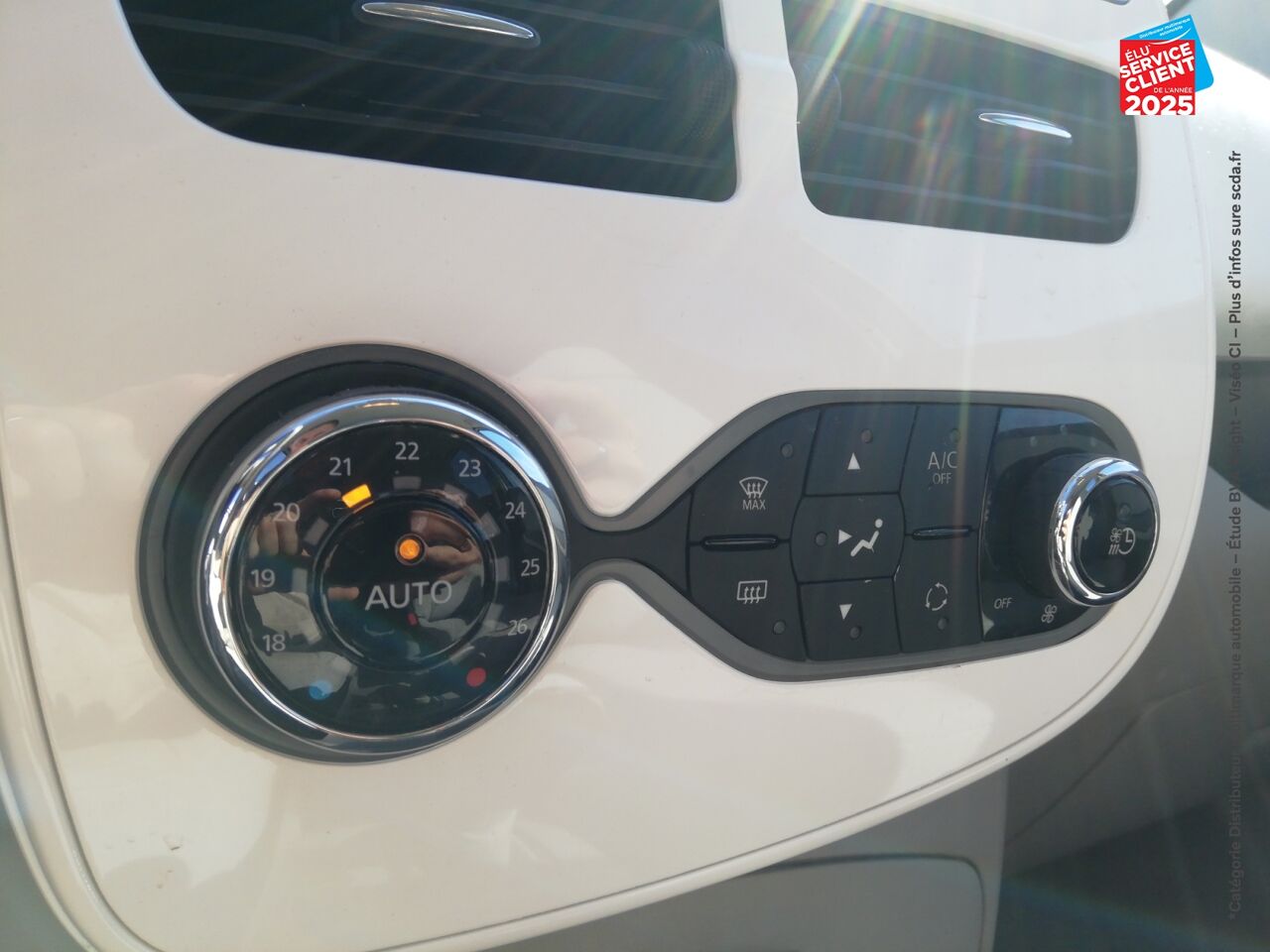 Véhicule d'occasion RENAULT ZOE ZEN CHARGE NORMALE R90 ACHAT INTEGRAL MY19 GPS chez HESS Automobile