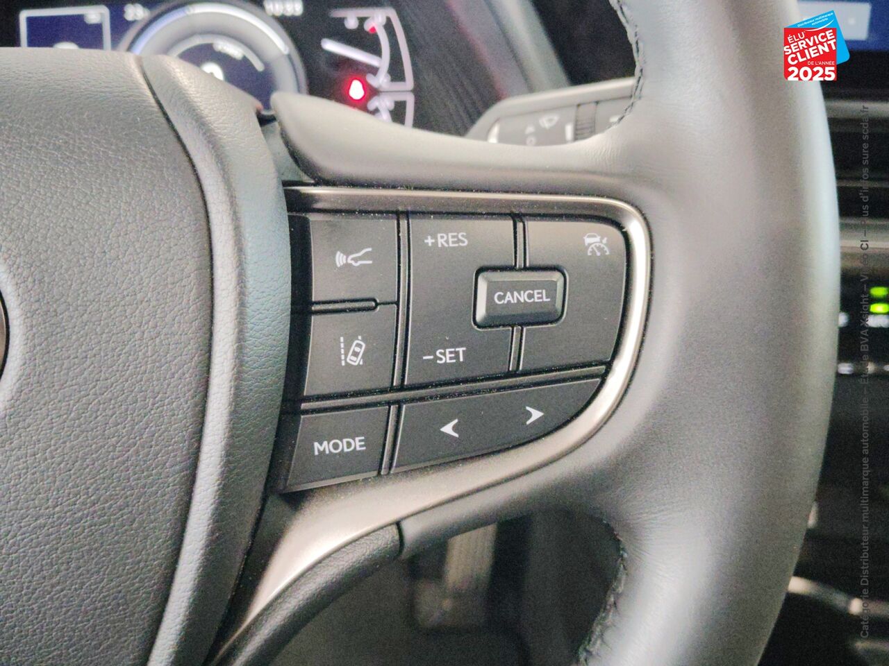 Véhicule d'occasion LEXUS UX 250H LUXE 2WD chez Toyota Thionville