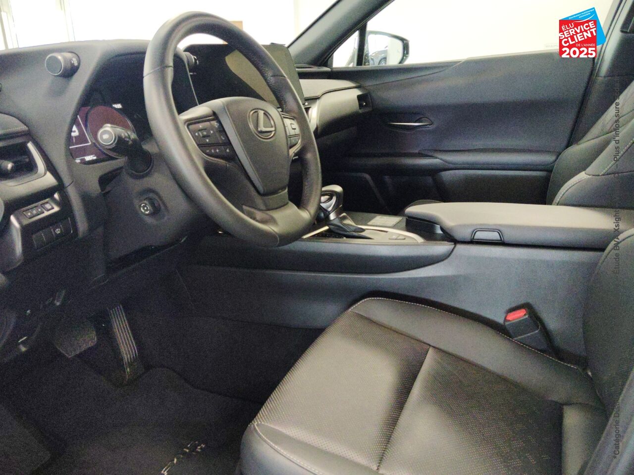 Véhicule d'occasion LEXUS UX 250H LUXE 2WD chez Toyota Thionville