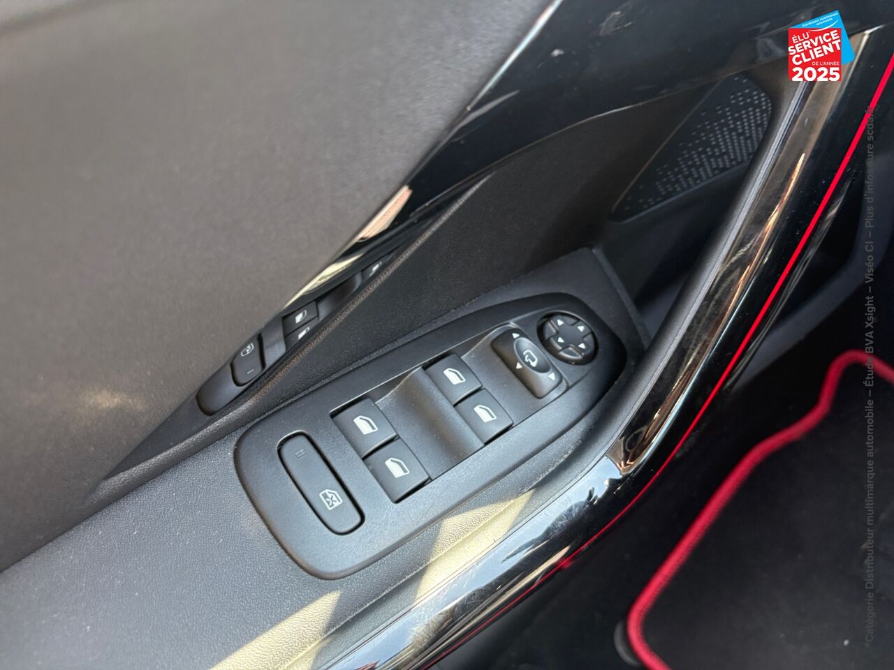 Véhicule d'occasion PEUGEOT 208 1.2 PURETECH 110CH E6.C GT LINE S/S 5P GPS CAMERA CARPLAY chez Le Veodrome
