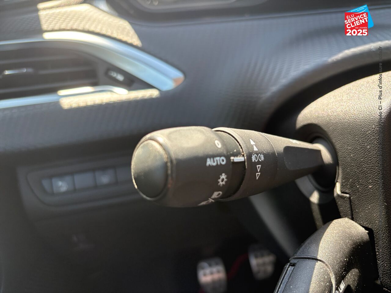 Véhicule d'occasion PEUGEOT 208 1.2 PURETECH 110CH E6.C GT LINE S/S 5P GPS CAMERA CARPLAY chez Le Veodrome