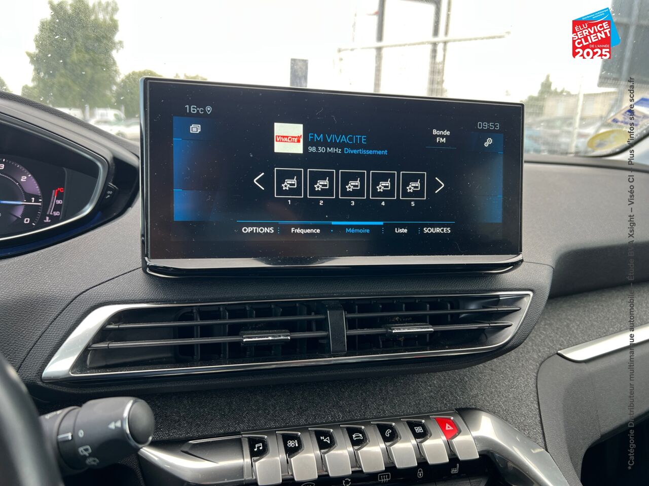 Véhicule d'occasion PEUGEOT 3008 1.5 BLUEHDI 130CH S/S ROADTRIP EAT8 SIEGES CHAUF GPS CAMERA CARPLAY chez Renault Sélestat