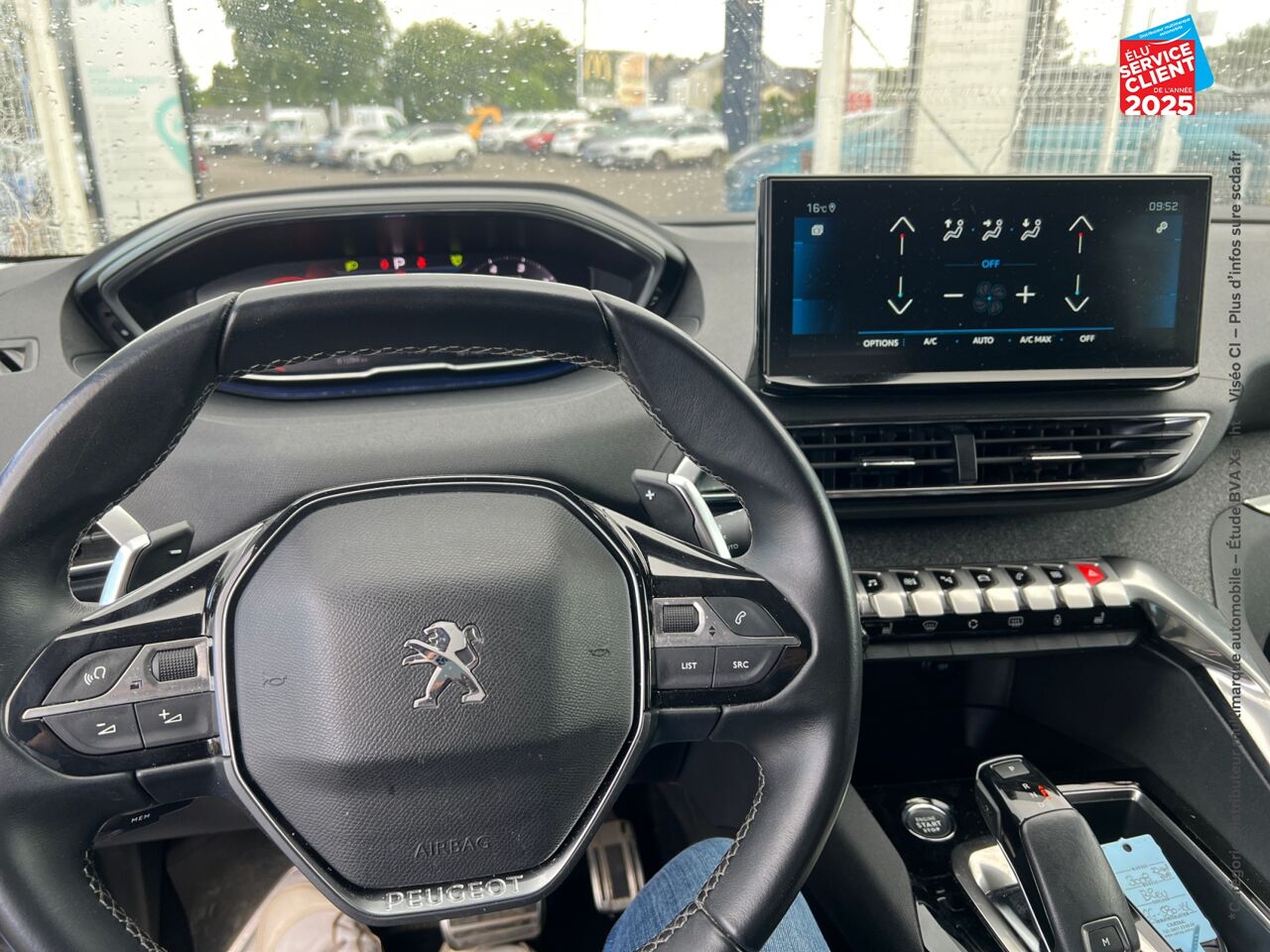 Véhicule d'occasion PEUGEOT 3008 1.5 BLUEHDI 130CH S/S ROADTRIP EAT8 SIEGES CHAUF GPS CAMERA CARPLAY chez Renault Sélestat