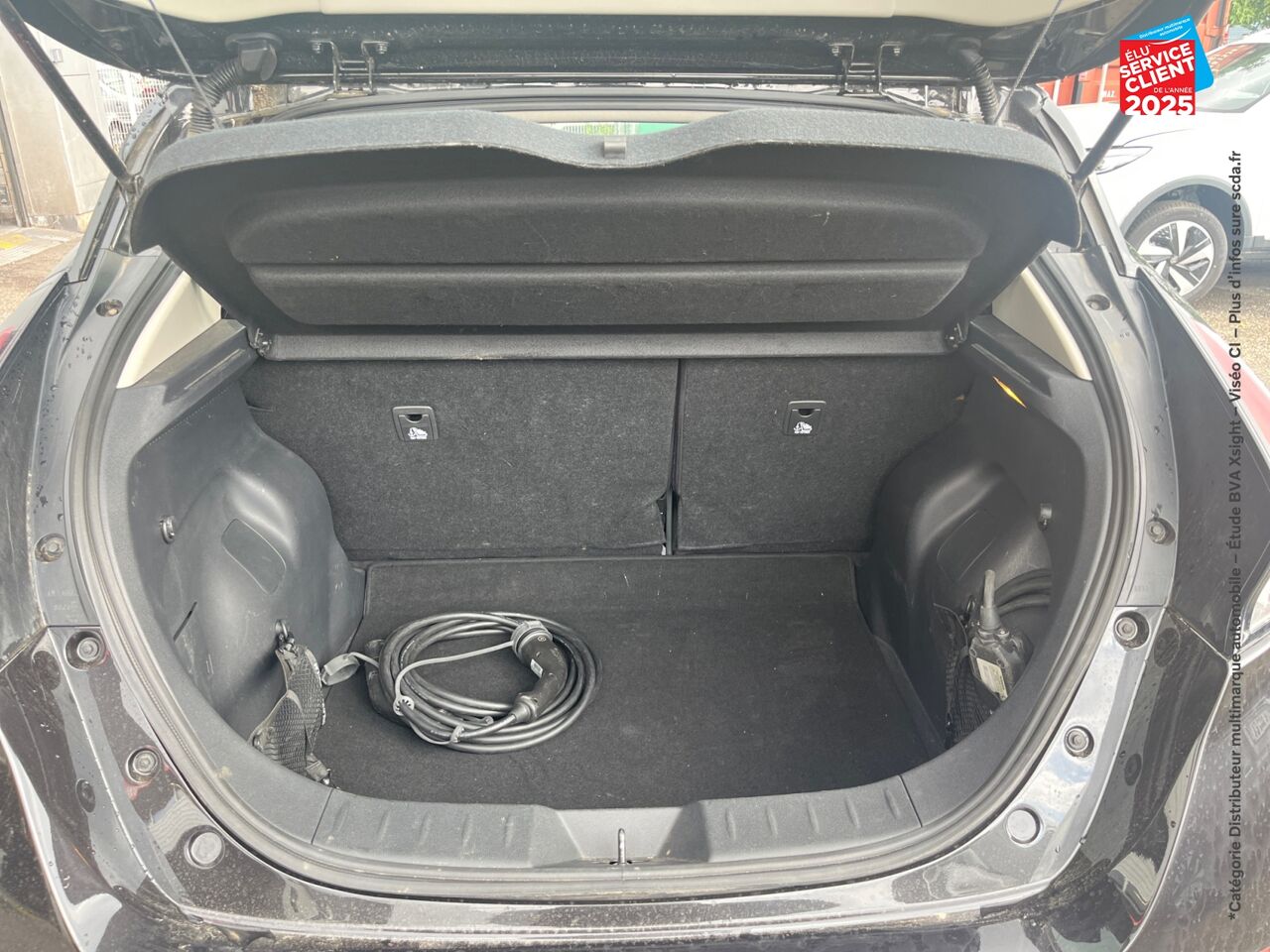 Véhicule d'occasion NISSAN LEAF 150CH 40KWH BUSINESS 21.5 GPS CAMERA chez Peugeot Reims