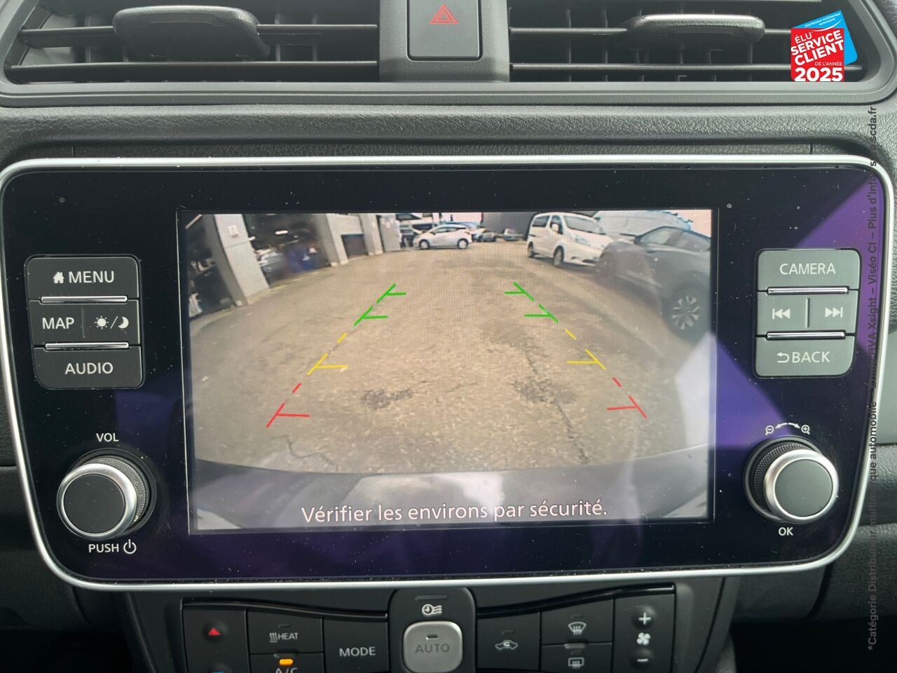 Véhicule d'occasion NISSAN LEAF 150CH 40KWH BUSINESS 21.5 GPS CAMERA chez Peugeot Reims