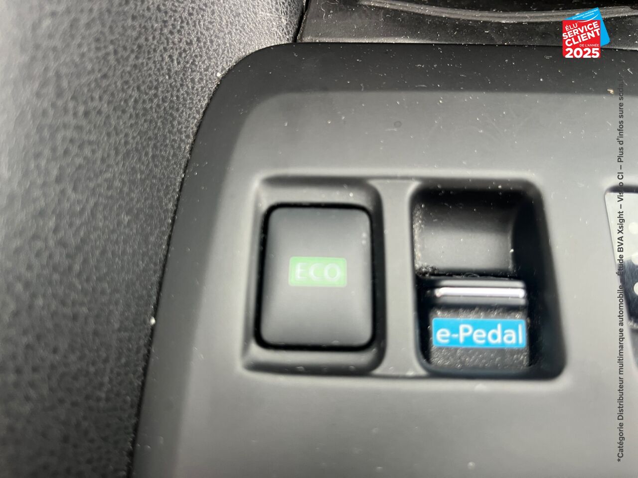 Véhicule d'occasion NISSAN LEAF 150CH 40KWH BUSINESS 21.5 GPS CAMERA chez Peugeot Reims
