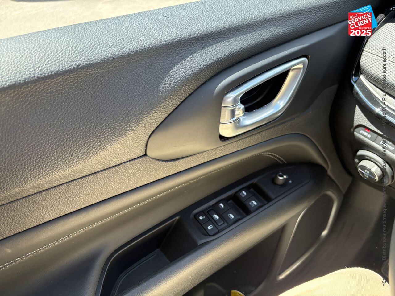 Véhicule d'occasion JEEP COMPASS 1.3 GSE T4 190CH BROOKLYN EDITION 4XE PHEV AT6 chez Opel Besançon