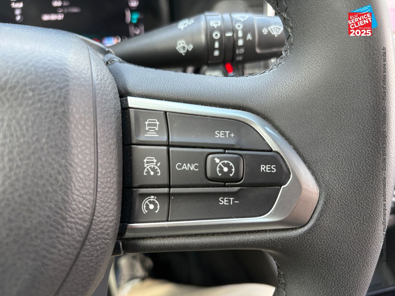 Véhicule d'occasion JEEP COMPASS 1.3 GSE T4 190CH BROOKLYN EDITION 4XE PHEV AT6 chez Opel Besançon