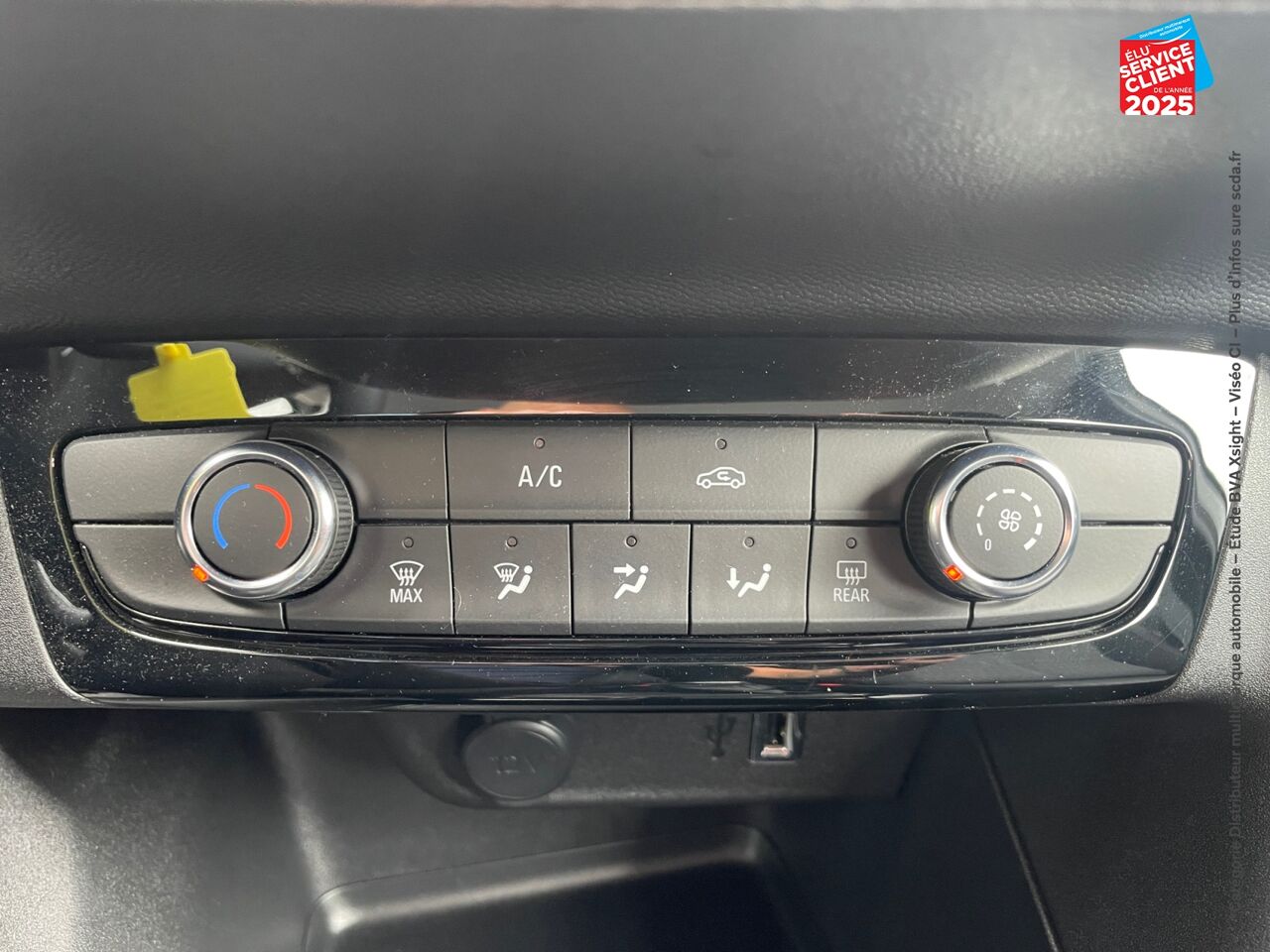 Véhicule d'occasion OPEL CORSA 1.2 75CH ELEGANCE BUSINESS GPS CARPLAY chez Le Veodrome