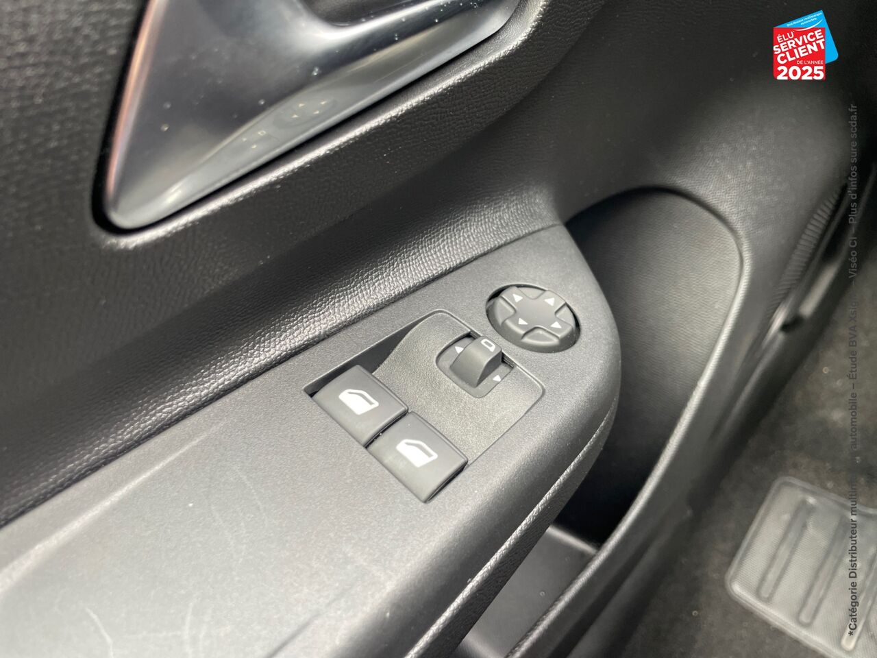 Véhicule d'occasion OPEL CORSA 1.2 75CH ELEGANCE BUSINESS GPS CARPLAY chez Le Veodrome