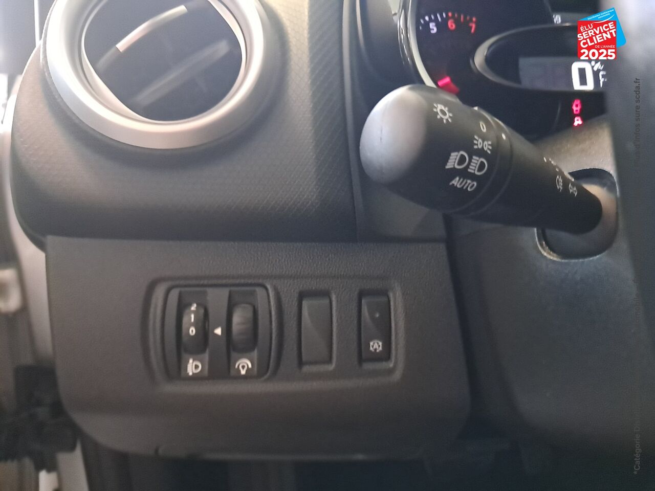 Véhicule d'occasion RENAULT CLIO 1.2 TCE 120CH ENERGY STEEL EDC 5P chez Renault Saint-Louis