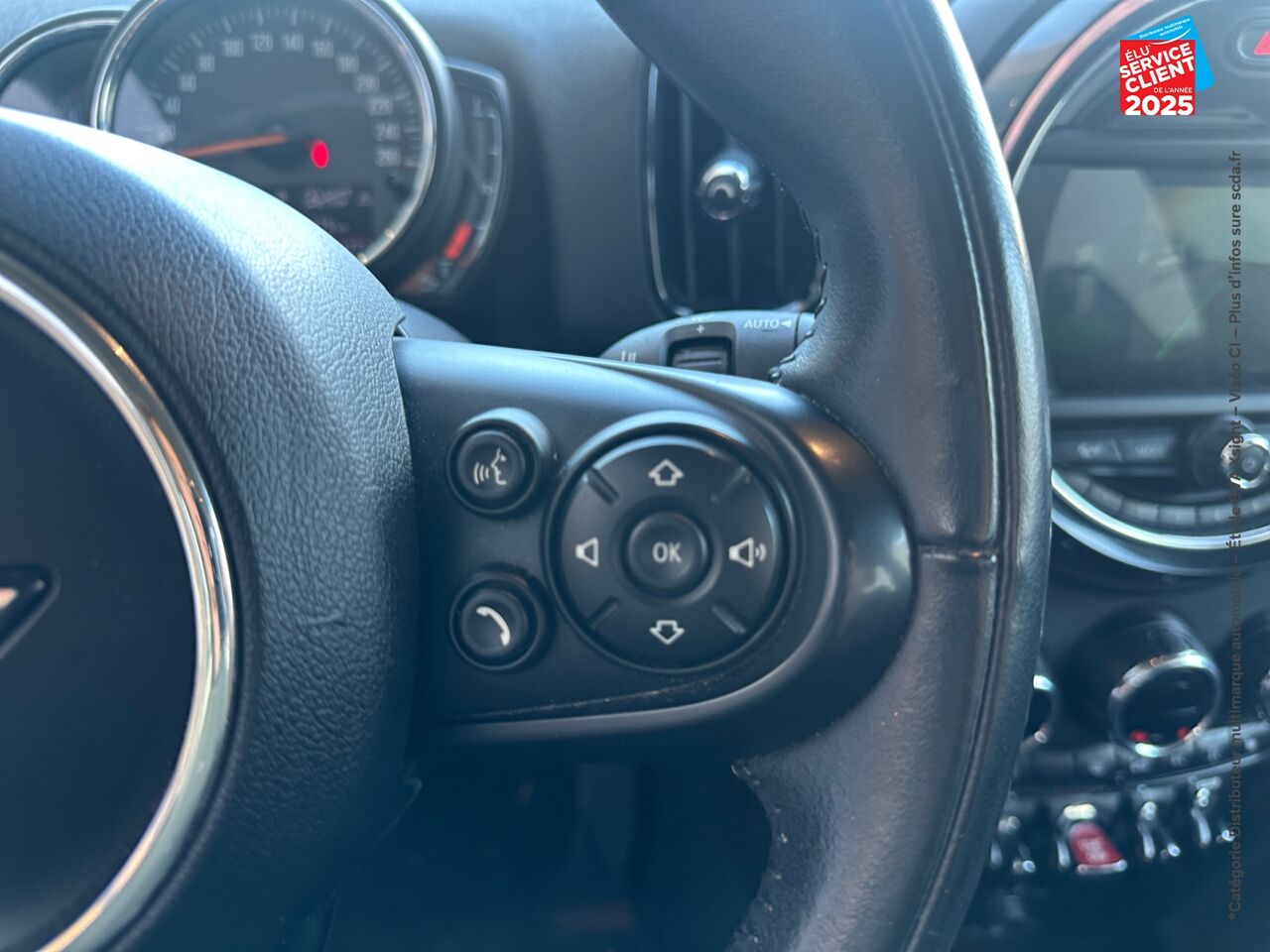Véhicule d'occasion MINI COUNTRYMAN COOPER 136CH CHILI BVA chez MINI Lons-Le-Saunier