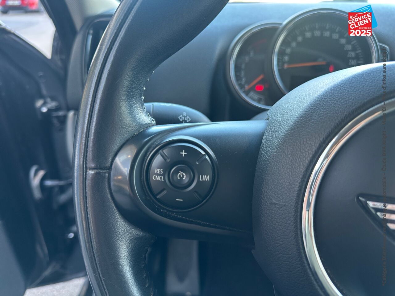 Véhicule d'occasion MINI COUNTRYMAN COOPER 136CH CHILI BVA chez MINI Lons-Le-Saunier