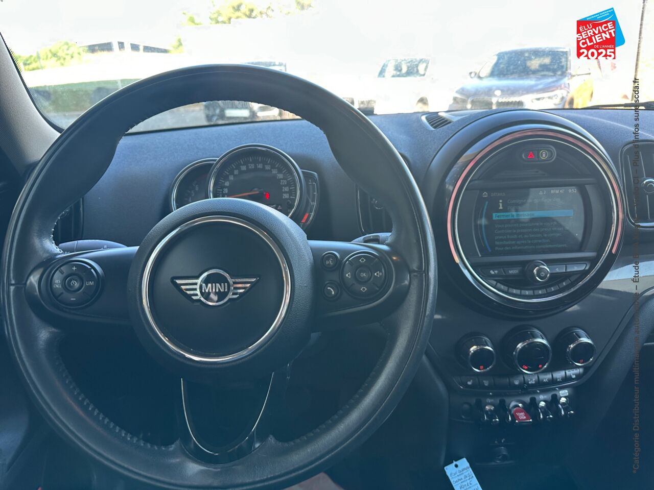 Véhicule d'occasion MINI COUNTRYMAN COOPER 136CH CHILI BVA chez MINI Lons-Le-Saunier