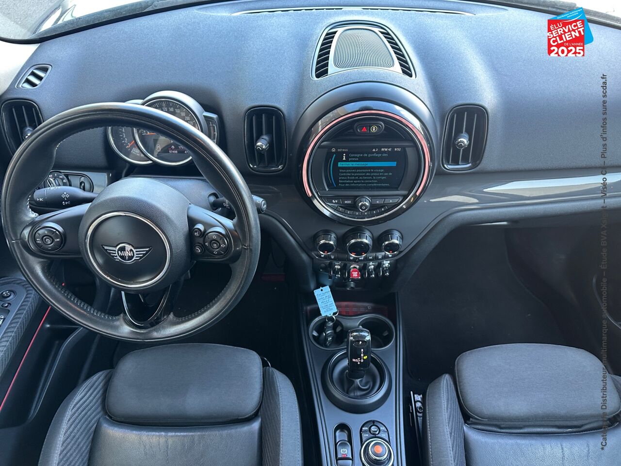 Véhicule d'occasion MINI COUNTRYMAN COOPER 136CH CHILI BVA chez MINI Lons-Le-Saunier