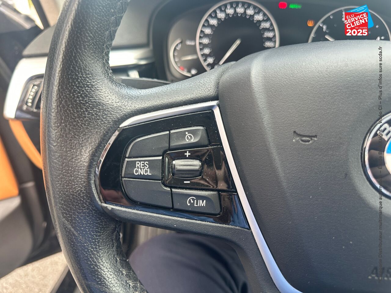 Véhicule d'occasion BMW SERIE 5 TOURING 520DA 190CH LUXURY chez Peugeot Hirson
