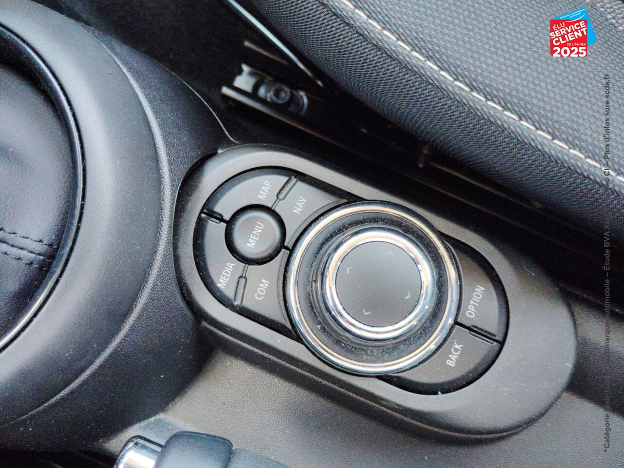 Véhicule d'occasion MINI MINI 5 PORTES COOPER 136CH CHILI BVA7 GPS chez BMW Dole