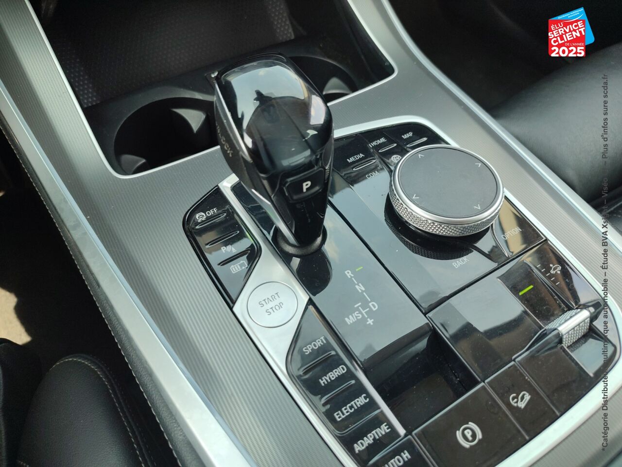 Véhicule d'occasion BMW X5 XDRIVE45E 394CH LOUNGE 17CV SIEGES CUIR GPS CARPLAY chez Lexus Metz