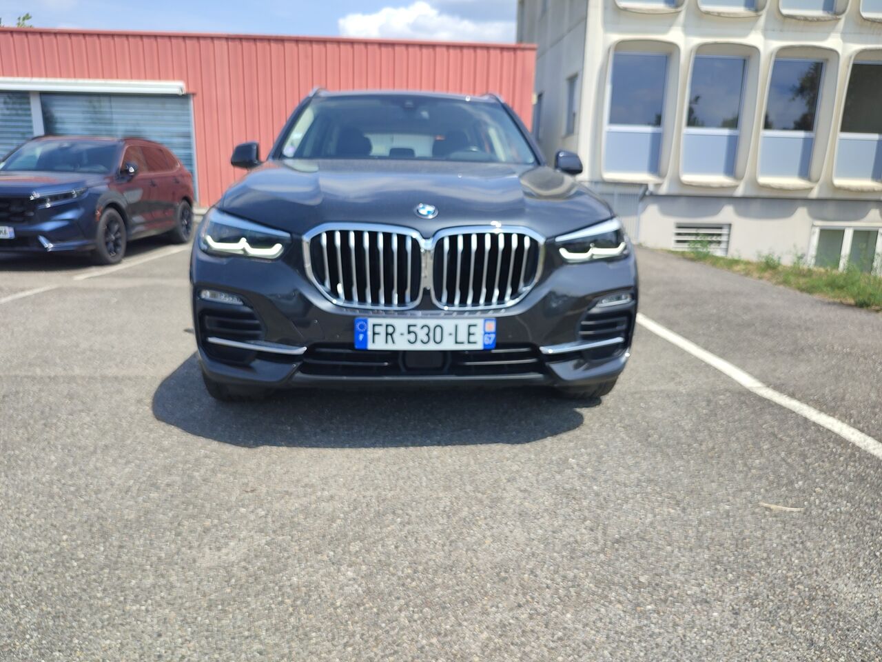 Véhicule d'occasion BMW X5 XDRIVE45E 394CH LOUNGE 17CV SIEGES CUIR GPS CARPLAY chez Lexus Metz