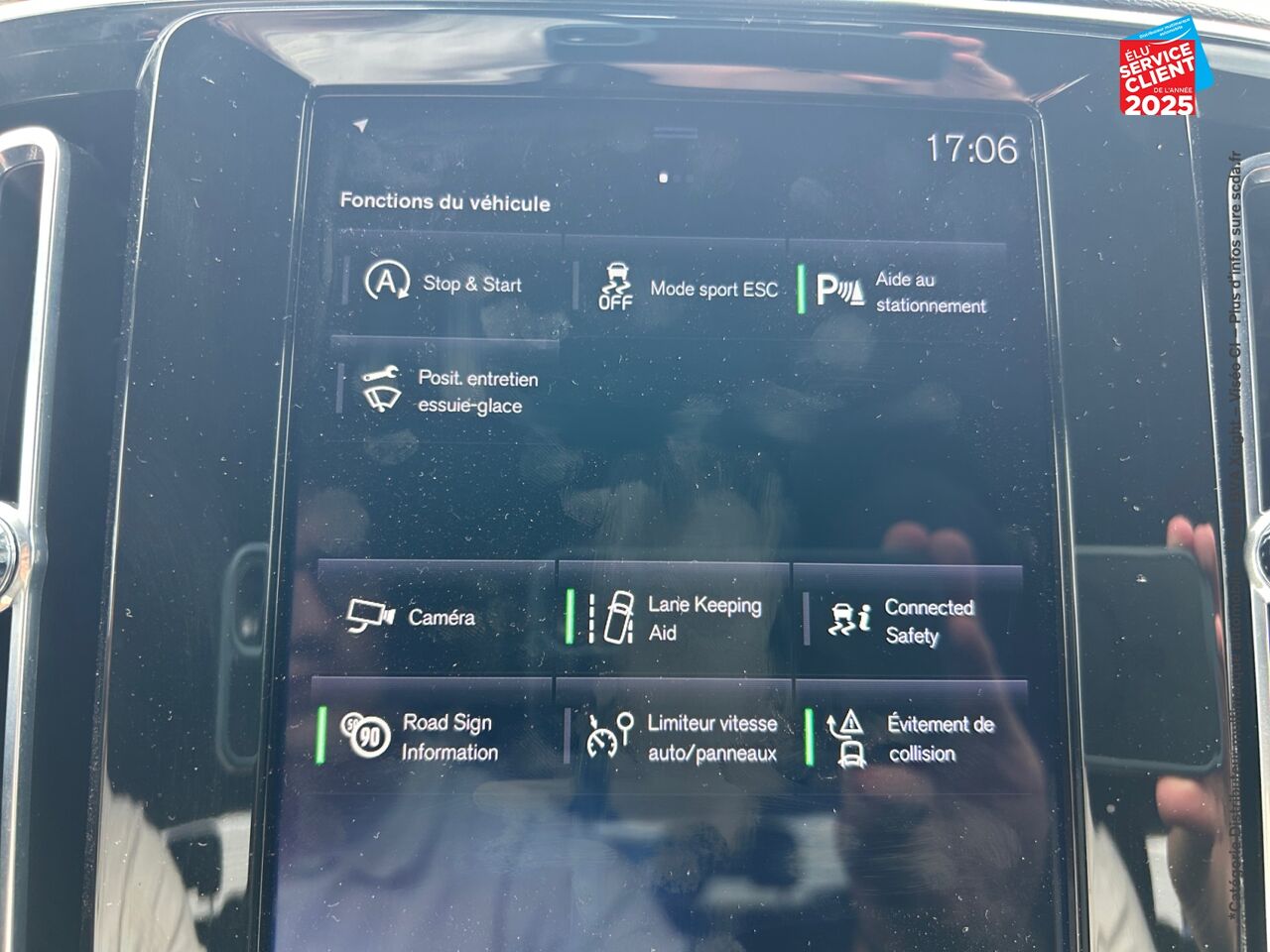 Véhicule d'occasion VOLVO XC40 T2 129CH R-DESIGN GPS CAMERA CARPLAY chez Volvo Strasbourg
