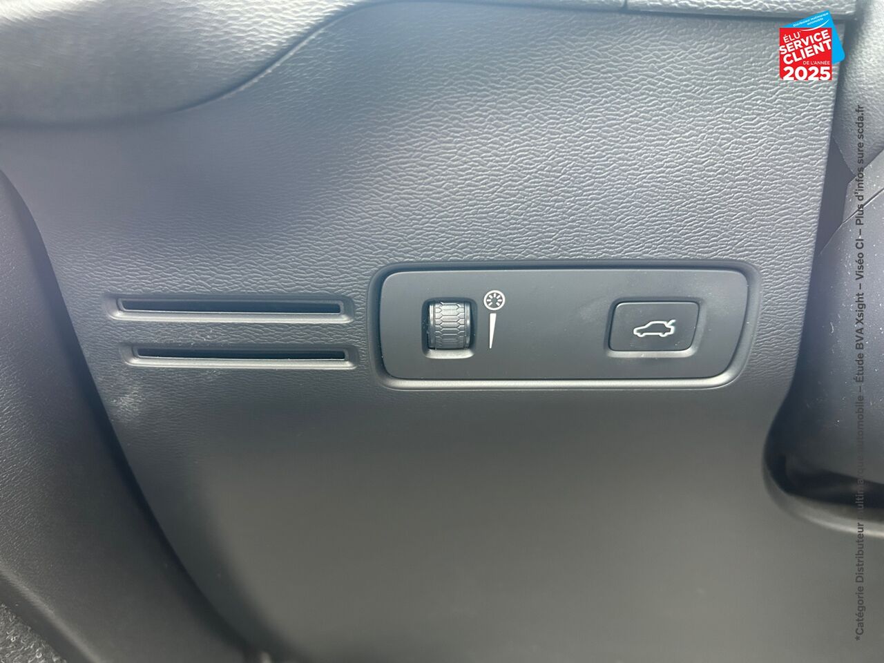 Véhicule d'occasion VOLVO XC40 T2 129CH R-DESIGN GPS CAMERA CARPLAY chez Volvo Strasbourg
