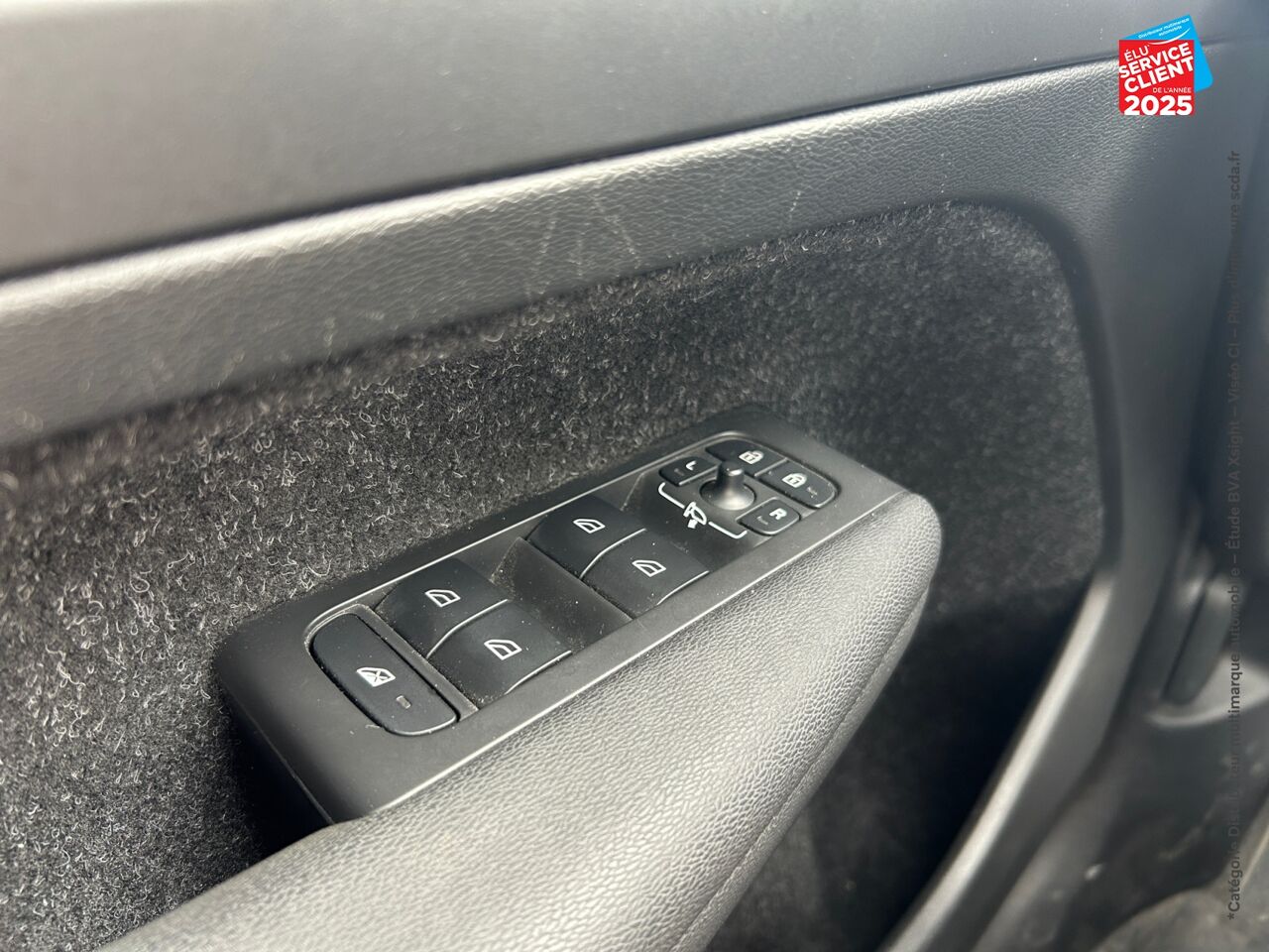 Véhicule d'occasion VOLVO XC40 T2 129CH R-DESIGN GPS CAMERA CARPLAY chez Volvo Strasbourg
