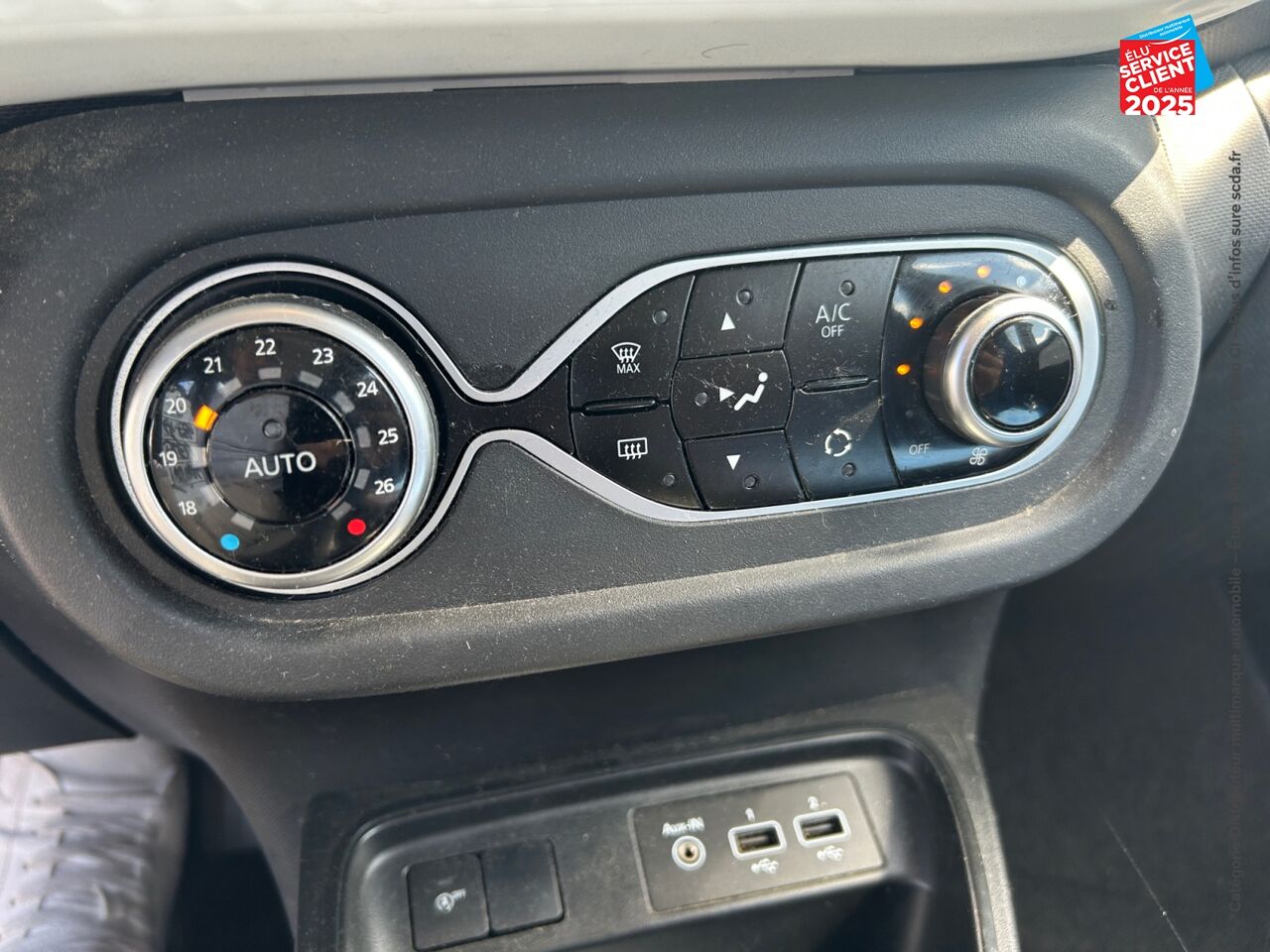 Véhicule d'occasion RENAULT TWINGO 1.0 SCE 65CH ZEN - 21MY chez Nissan Dijon