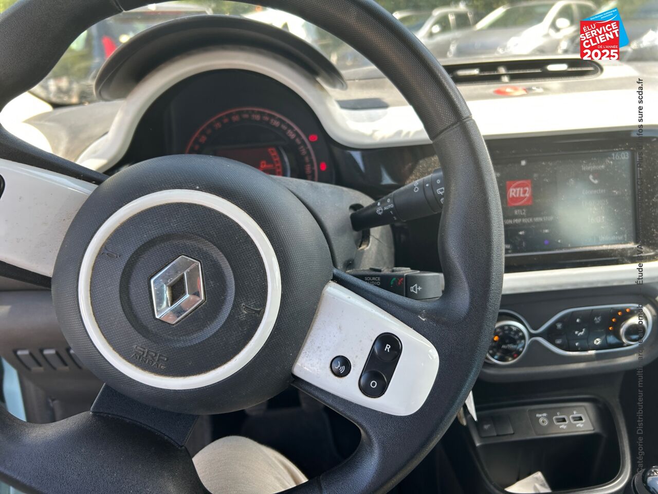 Véhicule d'occasion RENAULT TWINGO 1.0 SCE 65CH ZEN - 21MY chez Nissan Dijon