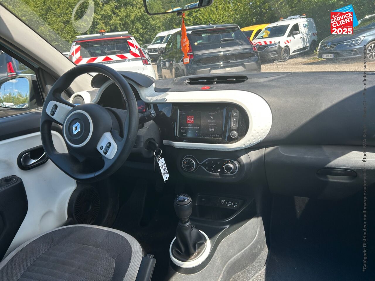 Véhicule d'occasion RENAULT TWINGO 1.0 SCE 65CH ZEN - 21MY chez Nissan Dijon