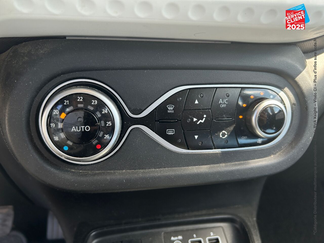 Véhicule d'occasion RENAULT TWINGO 1.0 SCE 65CH ZEN - 21MY chez Nissan Dijon