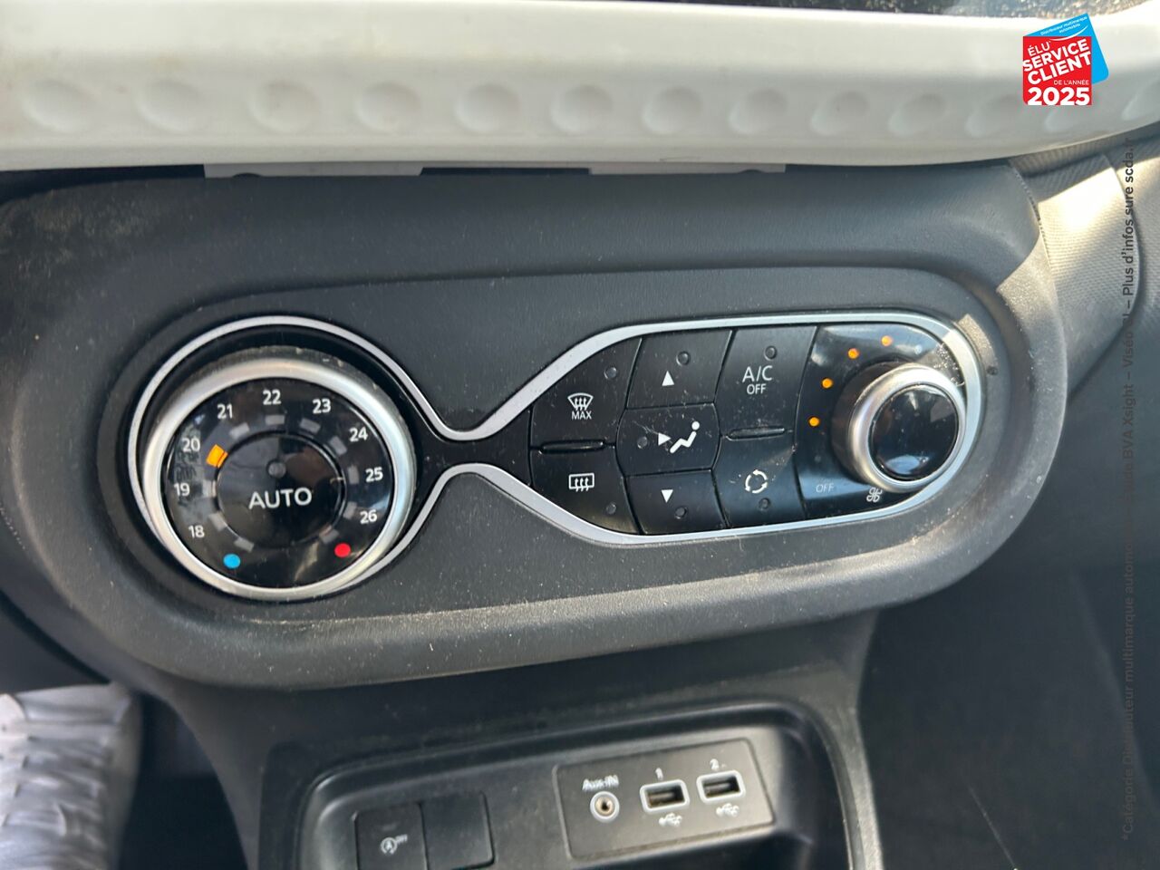Véhicule d'occasion RENAULT TWINGO 1.0 SCE 65CH ZEN - 21MY chez Nissan Dijon