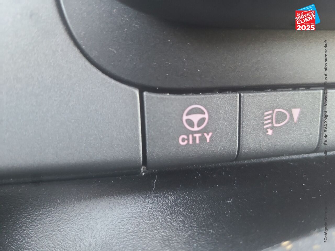 Véhicule d'occasion FIAT PANDA 1.0 70CH BSG SS CITY CROSS PLUS chez Le Veodrome