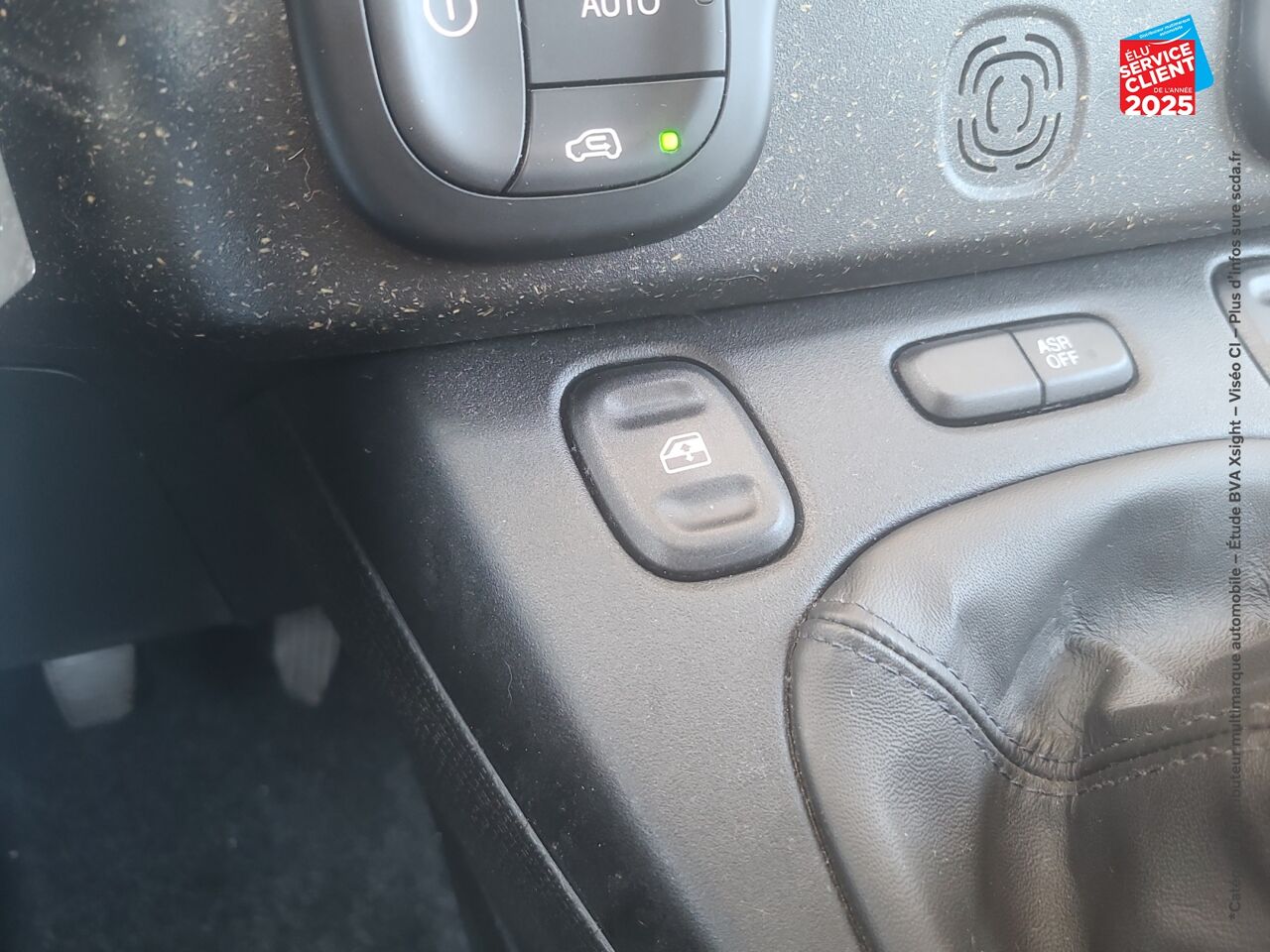 Véhicule d'occasion FIAT PANDA 1.0 70CH BSG SS CITY CROSS PLUS chez Le Veodrome
