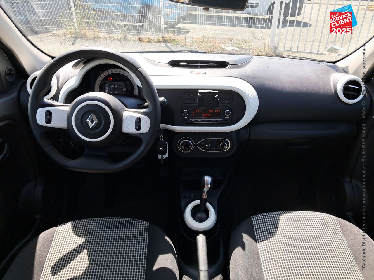 Véhicule d'occasion RENAULT TWINGO E-TECH ELECTRIC LIFE R80 ACHAT INTEGRAL - 21MY chez Peugeot Hirson