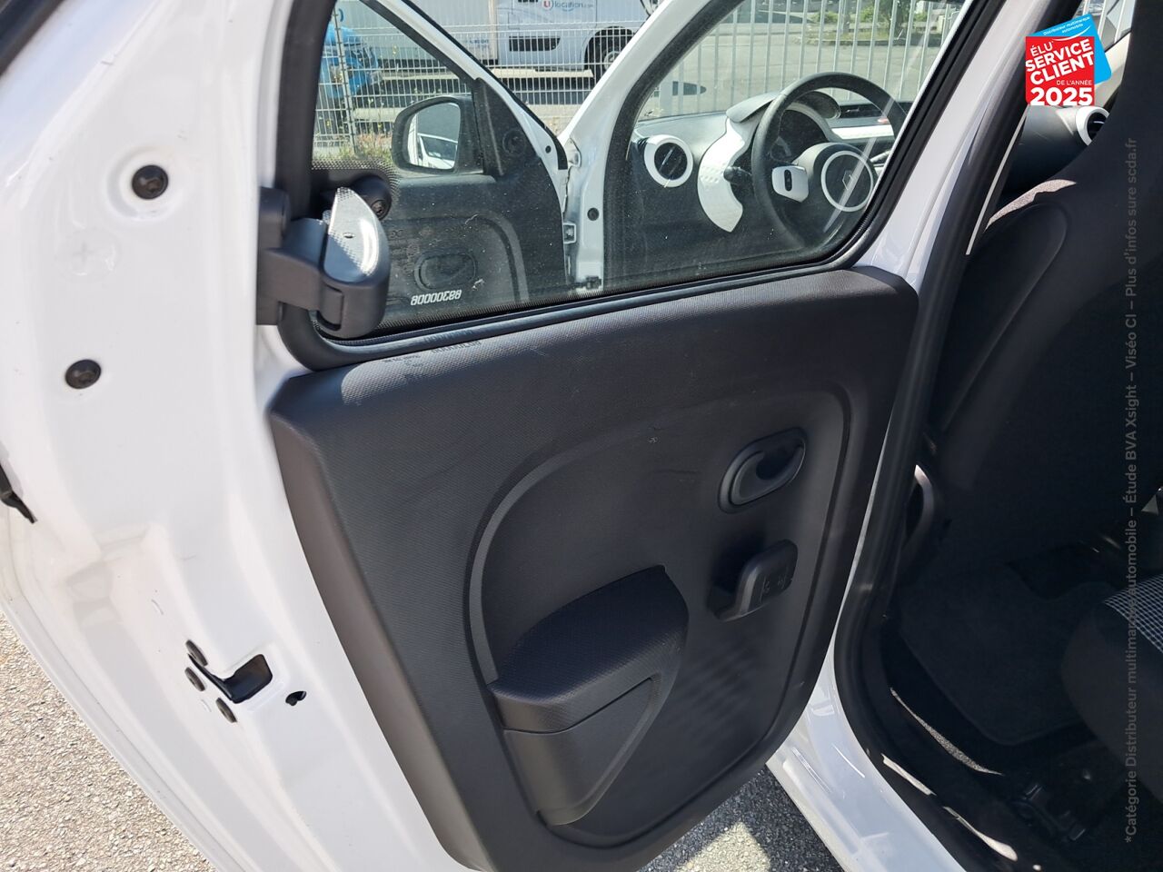 Véhicule d'occasion RENAULT TWINGO E-TECH ELECTRIC LIFE R80 ACHAT INTEGRAL - 21MY chez Peugeot Hirson