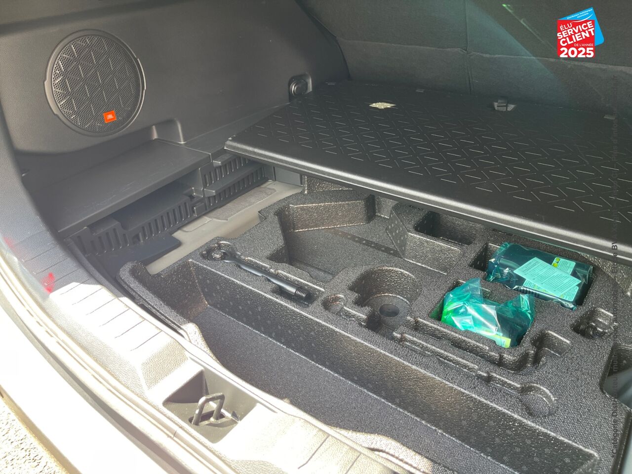 Véhicule d'occasion TOYOTA RAV4 2.5 HYBRIDE 218CH LOUNGE 2WD MY23 chez Toyota Verdun