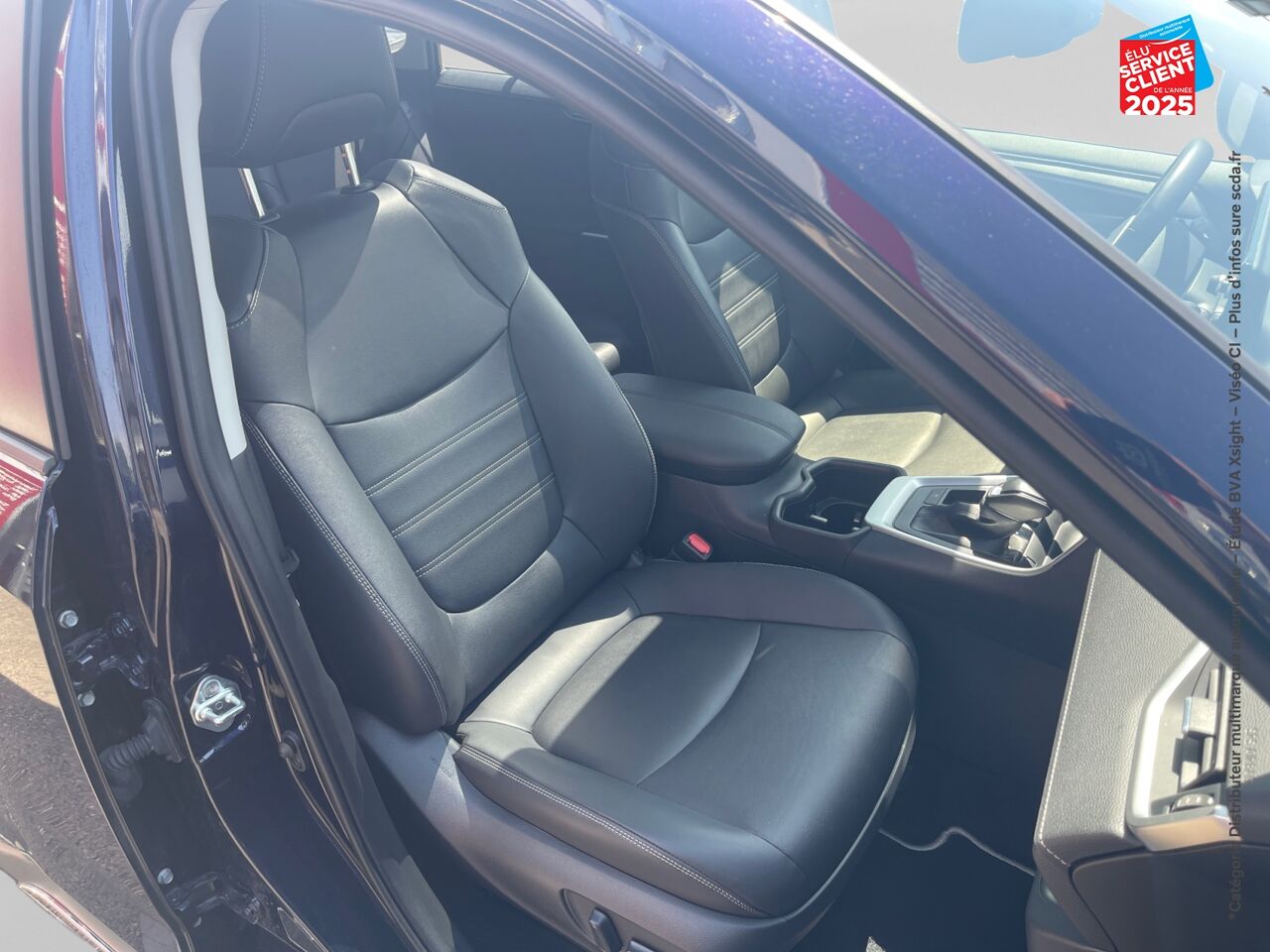 Véhicule d'occasion TOYOTA RAV4 2.5 HYBRIDE 218CH LOUNGE 2WD MY23 chez Toyota Verdun