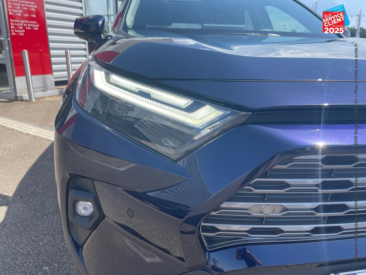 Véhicule d'occasion TOYOTA RAV4 2.5 HYBRIDE 218CH LOUNGE 2WD MY23 chez Toyota Verdun