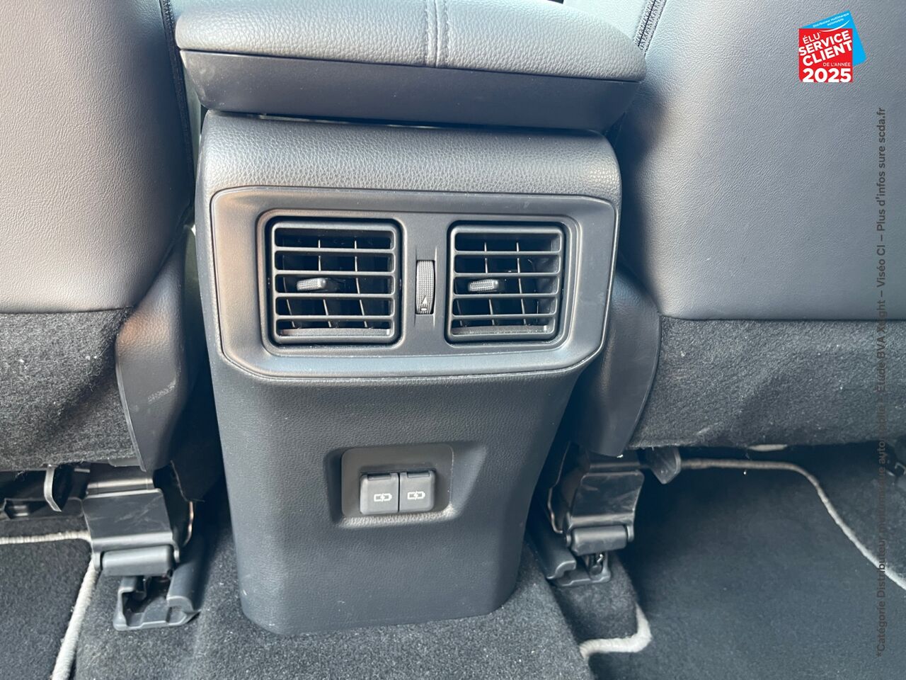 Véhicule d'occasion TOYOTA RAV4 2.5 HYBRIDE 218CH LOUNGE 2WD MY23 chez Toyota Verdun