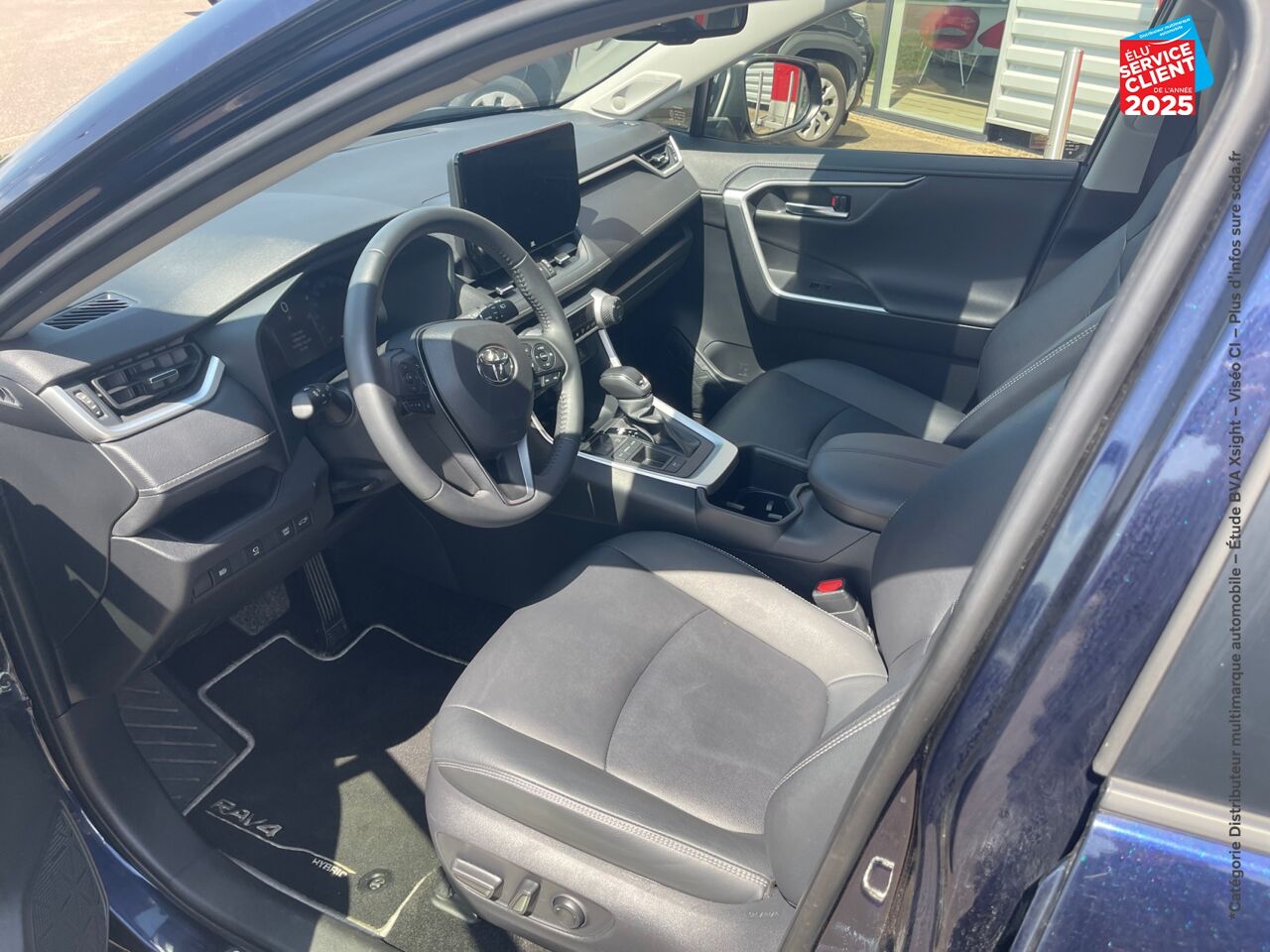 Véhicule d'occasion TOYOTA RAV4 2.5 HYBRIDE 218CH LOUNGE 2WD MY23 chez Toyota Verdun