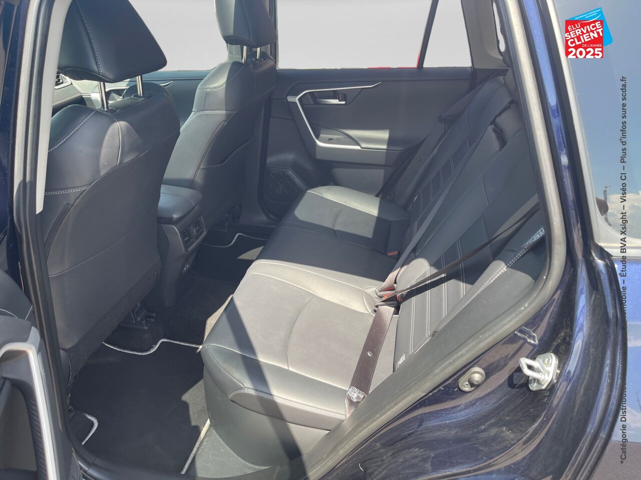 Véhicule d'occasion TOYOTA RAV4 2.5 HYBRIDE 218CH LOUNGE 2WD MY23 chez Toyota Verdun