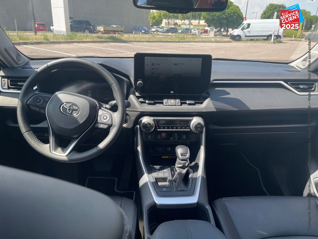 Véhicule d'occasion TOYOTA RAV4 2.5 HYBRIDE 218CH LOUNGE 2WD MY23 chez Toyota Verdun