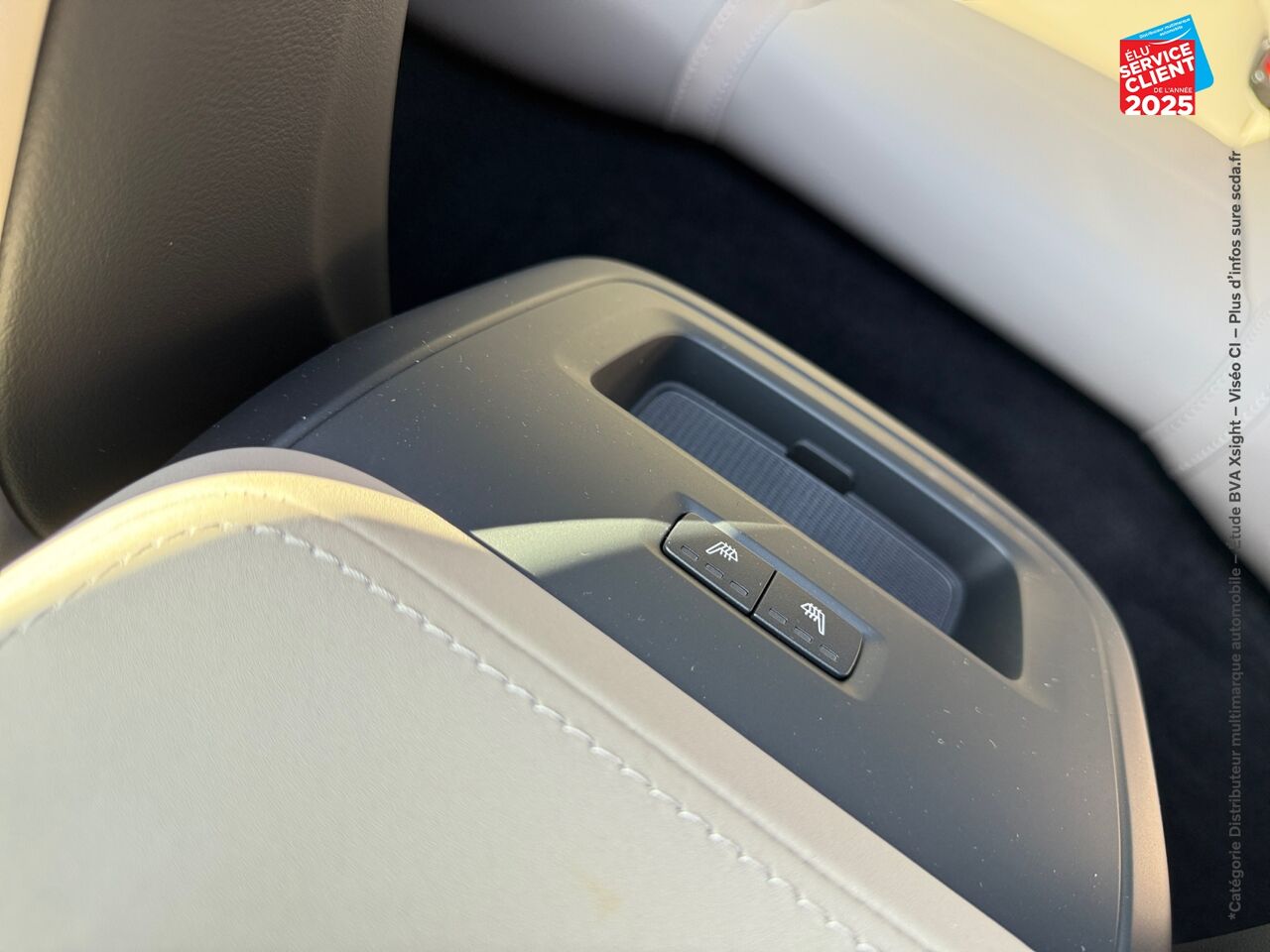 Véhicule d'occasion VOLVO XC60 T6 HYBRIDE RECHARGEABLE 350CH ULTRA STYLE DARK GEARTRONIC 8 AWD chez Volvo Epernay