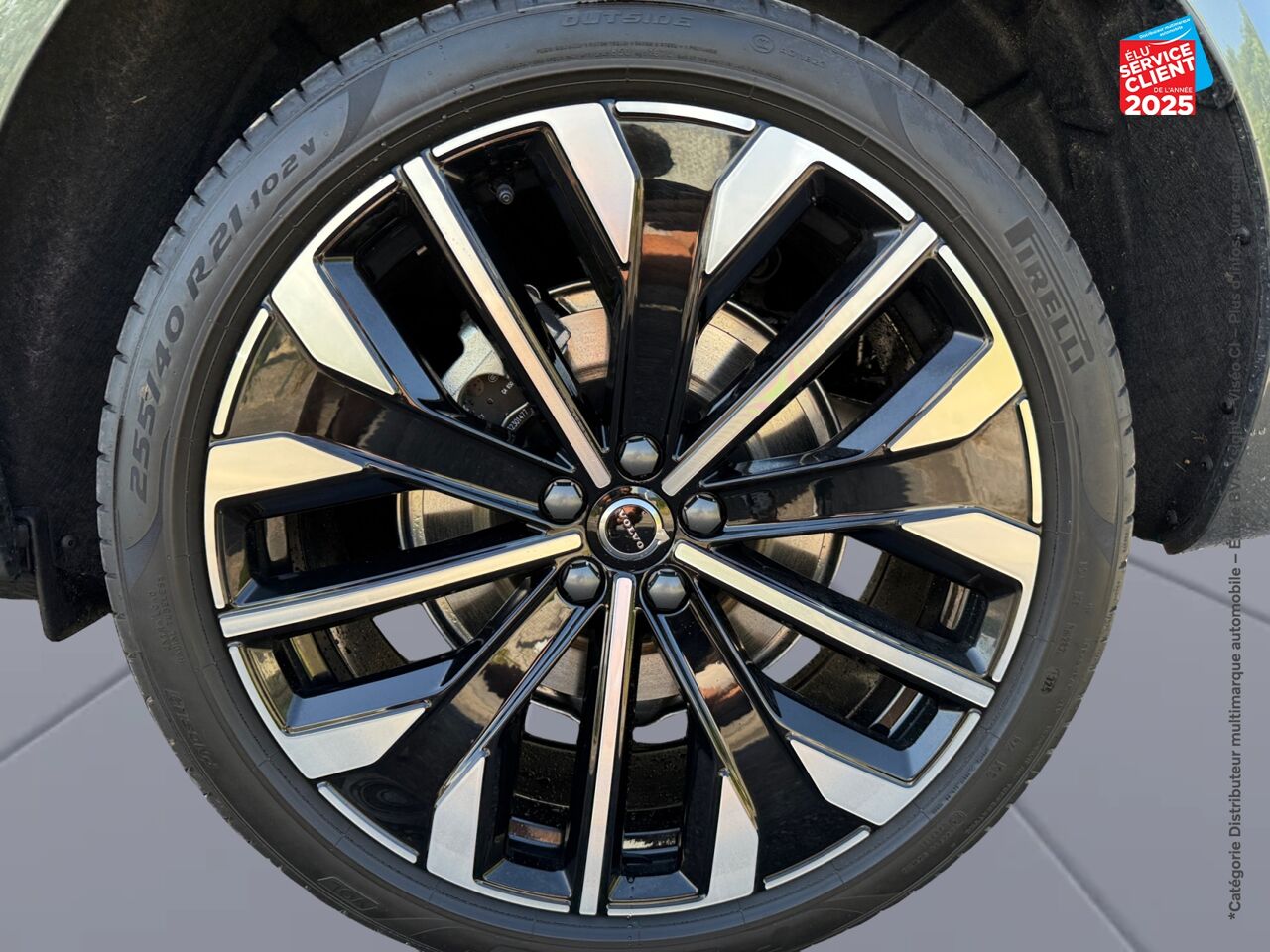 Véhicule d'occasion VOLVO XC60 T6 HYBRIDE RECHARGEABLE 350CH ULTRA STYLE DARK GEARTRONIC 8 AWD chez Volvo Epernay