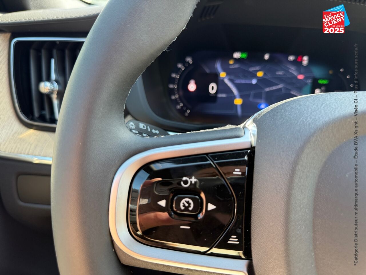 Véhicule d'occasion VOLVO XC60 T6 HYBRIDE RECHARGEABLE 350CH ULTRA STYLE DARK GEARTRONIC 8 AWD chez Volvo Epernay